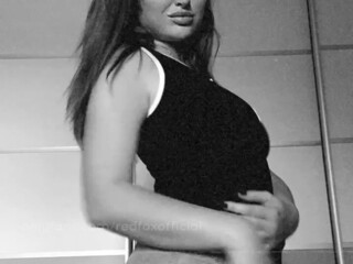 RedFoxOfficial onlyfans Famous slut fucks both holes