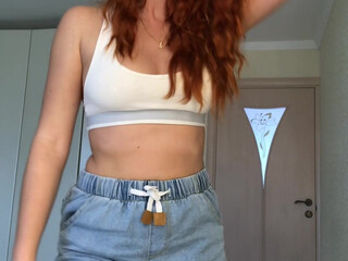 RedFoxOfficial onlyfans scrawny beauty masturbates big clit