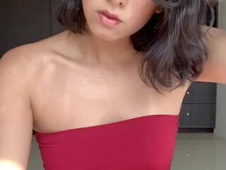 Pupau onlyfans Blissful bitch pulls wet pink hole