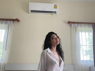 Ploy Tigerstam aka ploytigerstam onlyfans Shy girl exposes beautiful tits