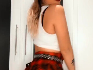 saraayrobles onlyfans Little princess playing with a lovens toy