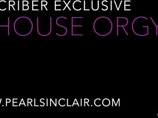 Pearl Sinclair onlyfans naked model with pink lips