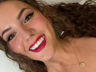 LauraMariexoxo onlyfans Cute prankster shows her charms