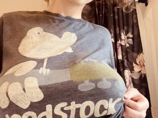 LauraMariexoxo onlyfans Old slut clinks with two males at once