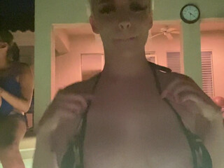 Emily_Renee_SnowBunnyEmily1 onlyfans Juicy chicks caress big tits