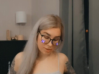 JEN BREETY onlyfans Hot babe fucks shaved holes