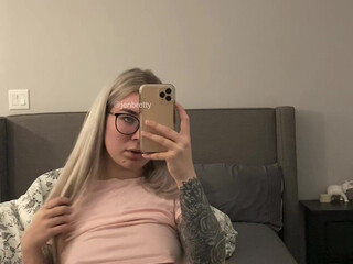 JEN BREETY onlyfans Naughty brunette shows off the charms