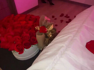 Anna Beggion aka Annabgo onlyfans Pretty lady pulls wet pink hole in the bath