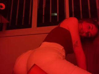 Susann_P onlyfans Teen beauty caresses her horny clit