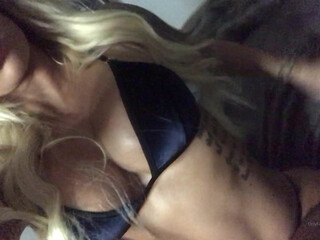 Nara Ford onlyfans Little plays with a beautiful wet pink hole