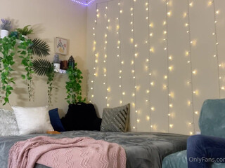 natalialuvs onlyfans Ardent babe jerks off in private