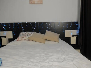 chaturbate Busty beauty fucks her cap