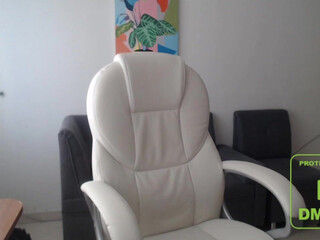 Merxoxo chaturbate milf in stockings cums in public show