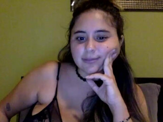 Ktkay28 chaturbate Busty dark-skinned girl playing with t