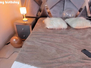 swt_molly chaturbate Juicy wench plays her wet pink hole through panties