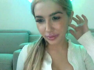 bestfruit16 chaturbate Mature bitches fuck in the garden