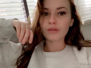 queenb_ onlyfans Naughty bitch gently pulls wet pink hole