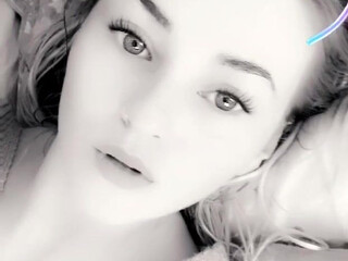 queenb_ onlyfans Russian young girl cums from masturbation