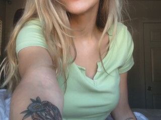 nocapesnicole onlyfans wet between your legs