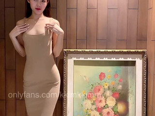 Kimmy Sun onlyfans Pitting hole with a beautiful model