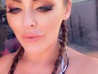 sophiedeevip onlyfans fingering with scrawny online beauty