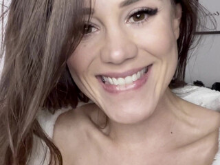 littlecaprice onlyfans put the webcam under the table 2022 cam show