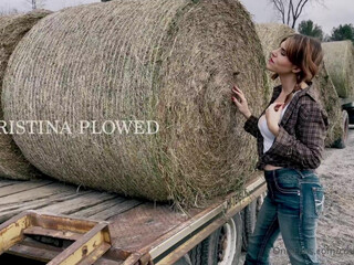 countrychristina onlyfans flies away from the buzz of orgasm