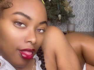 lazaniazee onlyfans Busty chick exposes her charms