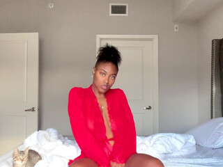 lazaniazee onlyfans jumps on a toy and cums