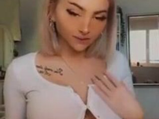 Celine Centino onlyfans fingering with a very juicy butt