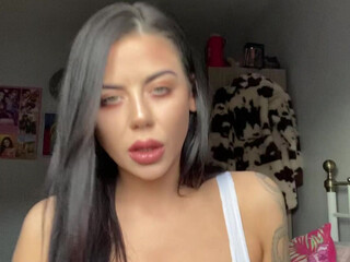 Jazzyj aka jasminheaney onlyfans Gorgeous busty wet pink hole masturbates