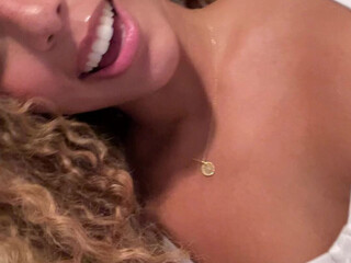 CAMILAELLE onlyfans scrawny babe plays with horny wet pink hole