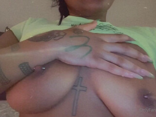 nevvycakes onlyfans dancing naked and pulling wet pink hole