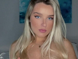 sleepingdragon_02 onlyfans scrawny girl with dreadlocks plays with hole