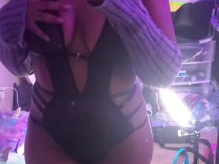 charannelove onlyfans Hot lady plants hand in anus