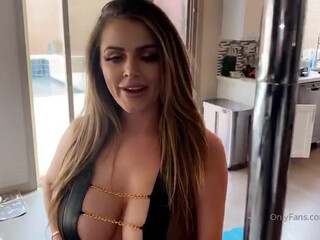 sophiedeevip onlyfans Busty blonde masturbating shaved vagina