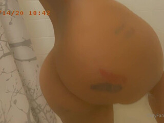 nevvycakes onlyfans myfreecams