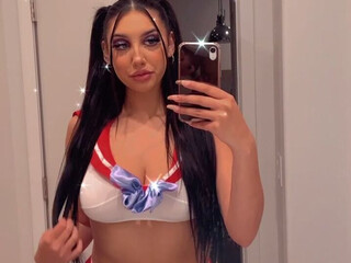 matiofficial onlyfans Veronika Yeskin fingering on the bed