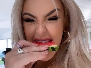 Tana Mongeau onlyfans showed itself in all its glory