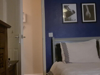 Queengf90 onlyfans Russian beauty communicates in fries