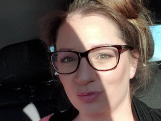 thenadinejansen onlyfans Beautiful chick caresses huge milkings