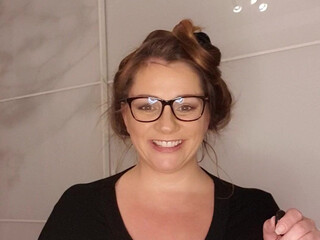 thenadinejansen onlyfans runet wriggles in front of webcam