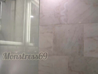 tellydag0er Cute lady shows natural tits