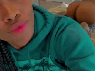 mayberrychynna1 Sexy slut caresses sex lips