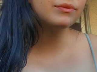 larissanadia  cumming heavily before webcam