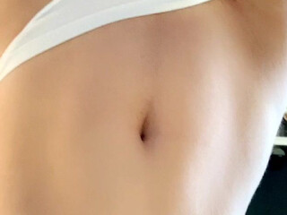 larissanadia The shrewd curvy undressing in the bath