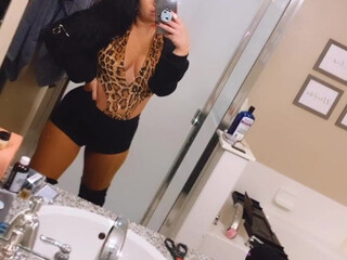 larissanadia Naughty nipple exposes her body