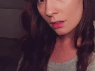 kloverkay90 Sexy slut shows big tits