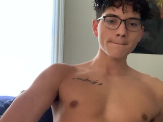 emilivno Pretty ruette is cute undressing