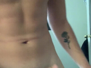 emilivno Magnificent queen jumping on sex toy